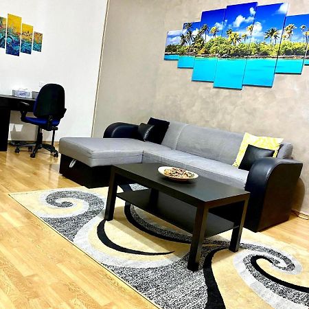 Sky Modern 1 Bedroom Apt W Free Parking Bukarest Eksteriør billede