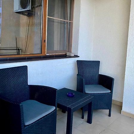 Sky Modern 1 Bedroom Apt W Free Parking Bukarest Eksteriør billede