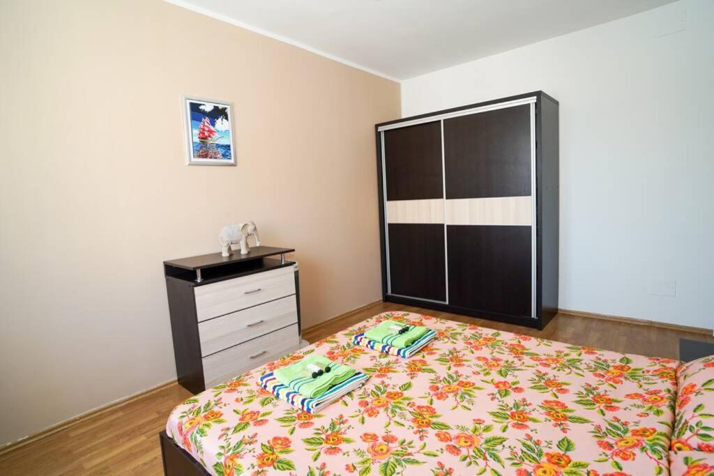 Sky Modern 1 Bedroom Apt W Free Parking Bukarest Eksteriør billede