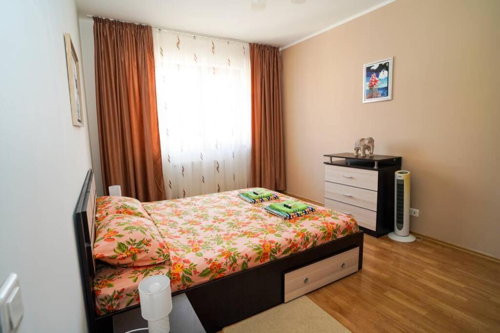 Sky Modern 1 Bedroom Apt W Free Parking Bukarest Eksteriør billede