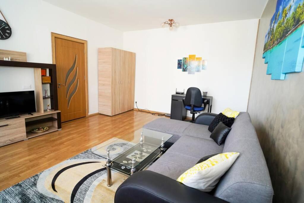 Sky Modern 1 Bedroom Apt W Free Parking Bukarest Eksteriør billede