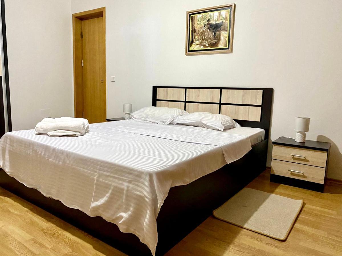 Sky Modern 1 Bedroom Apt W Free Parking Bukarest Eksteriør billede